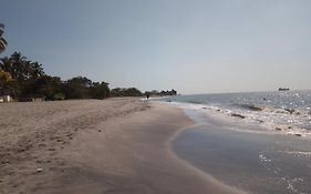 Hospedaje Mi Fortaleza, Con Piscina, Parqueadero y estamos a 10 Minutos Caminando a Playa Dormida